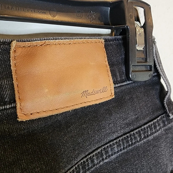 Madewell The Momjean in Raney Wash: Knee-Rip Edition. Size 25 - Picture 4 of 14
